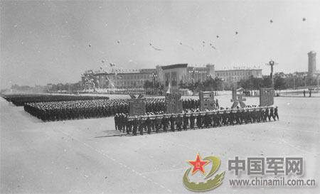 重溫歷史瞬間，探索1959年國慶閱兵視頻，重溫歷史瞬間，探索經(jīng)典，回顧1959年國慶閱兵盛況