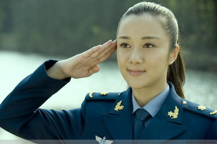 最美女兵軍禮，榮耀與責(zé)任并存，最美女兵軍禮，榮耀與責(zé)任的交響