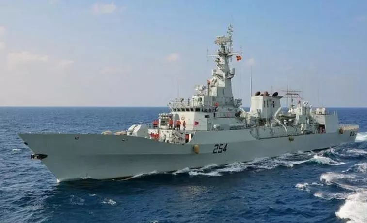 中國(guó)目前最先進(jìn)的軍艦，展現(xiàn)強(qiáng)大的國(guó)防實(shí)力，中國(guó)最尖端軍艦彰顯國(guó)防實(shí)力