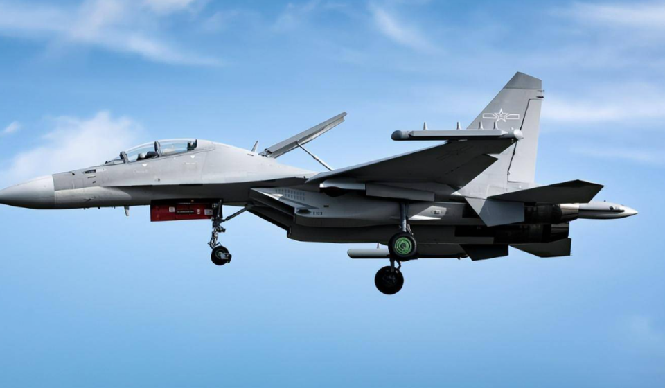 殲-16，中國(guó)航空工業(yè)的杰出代表，揭秘其屬于第幾代戰(zhàn)機(jī)，揭秘殲-16，中國(guó)航空工業(yè)杰出代表，究竟屬于第幾代戰(zhàn)機(jī)？